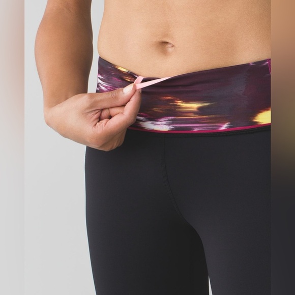 Lululemon Leggings Women's Size 8 US Black Red Pink Pace Rival Crop Luxtreme - Picture 5 of 13